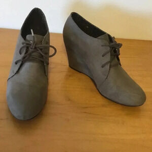 Expressions Marvinmush Mushroom suede wedge ankle bootie Size 10